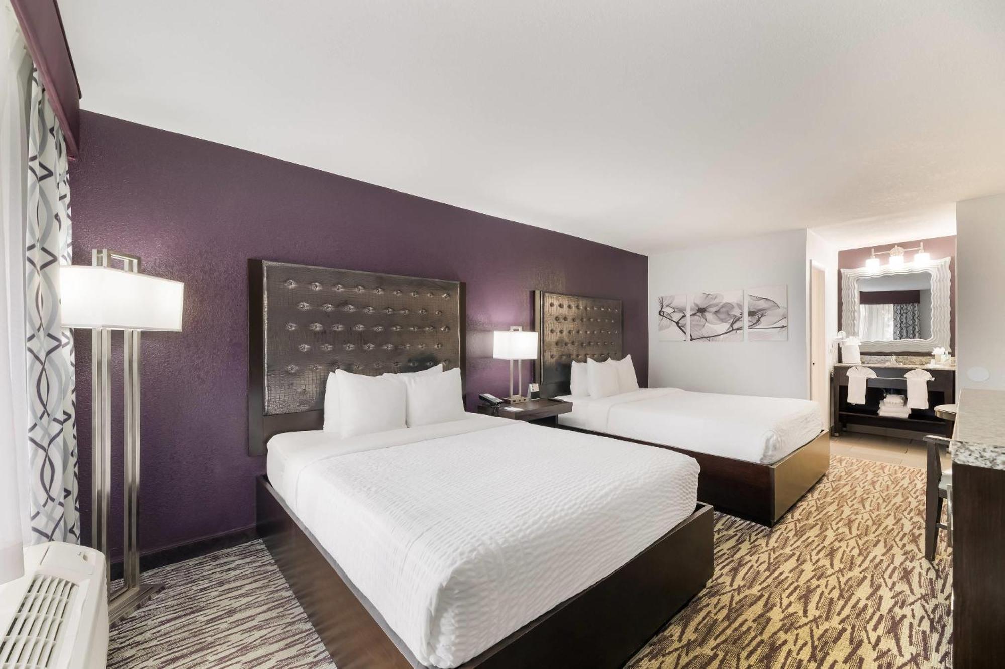 Quarto com 2 Camas Queen-size e Vista da Piscina (Sem Taxa de Resort)